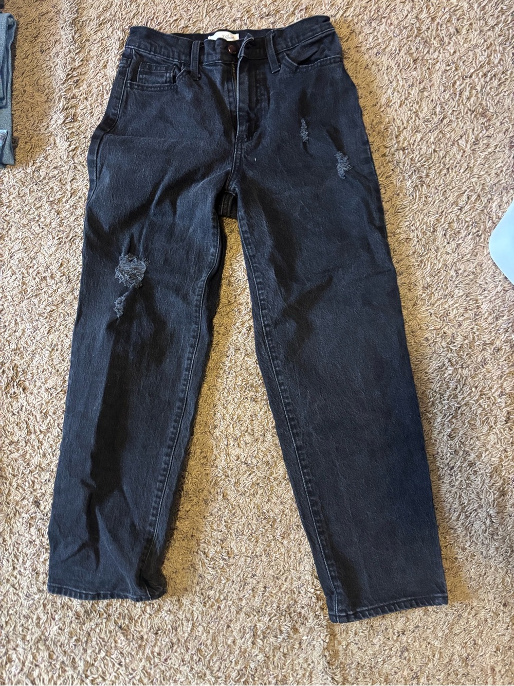 Universal Thread Women's Black Relaxed Distressed Jeans